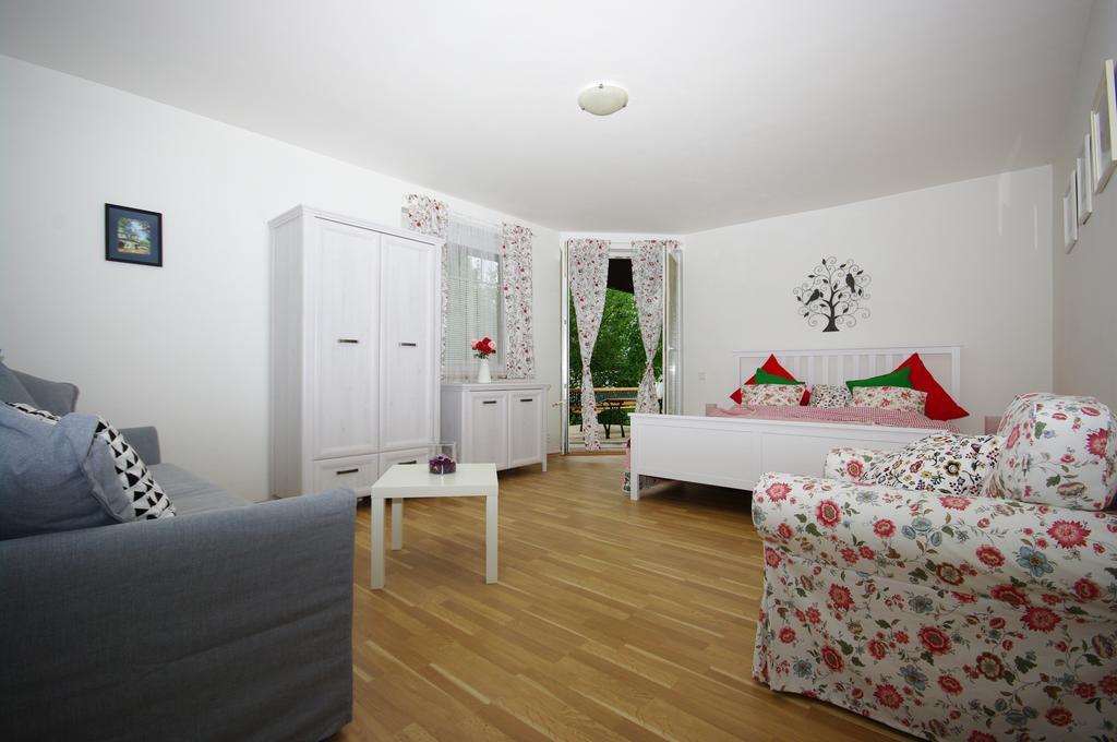 Cozy Gardens Apartments In Praga Exterior foto